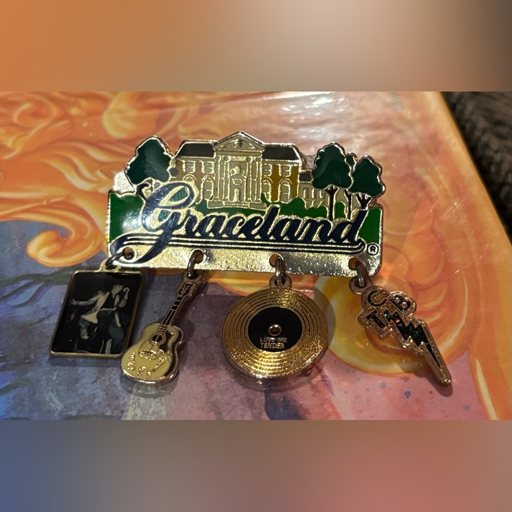 Graceland Mansion Multi Charm Dangle Magnet - Picture 5 of 9